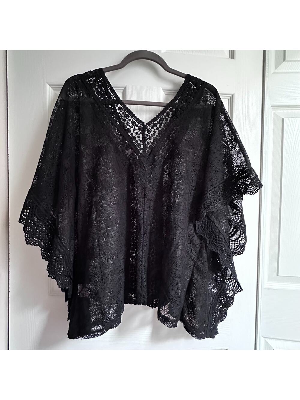 Candie's Womens Large Black Scalloped Lace Poncho Shawl Topper Festival Boho